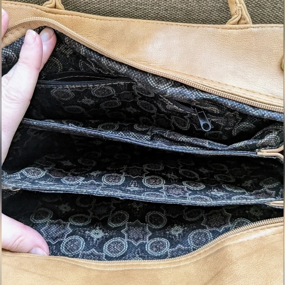 Vintage Leather Purse - Picture 3 of 7